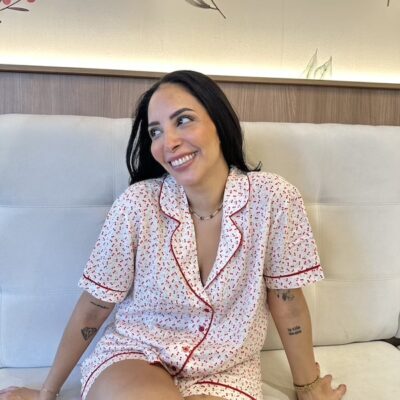 Pijama prints de cerecitas con ribetes rojos