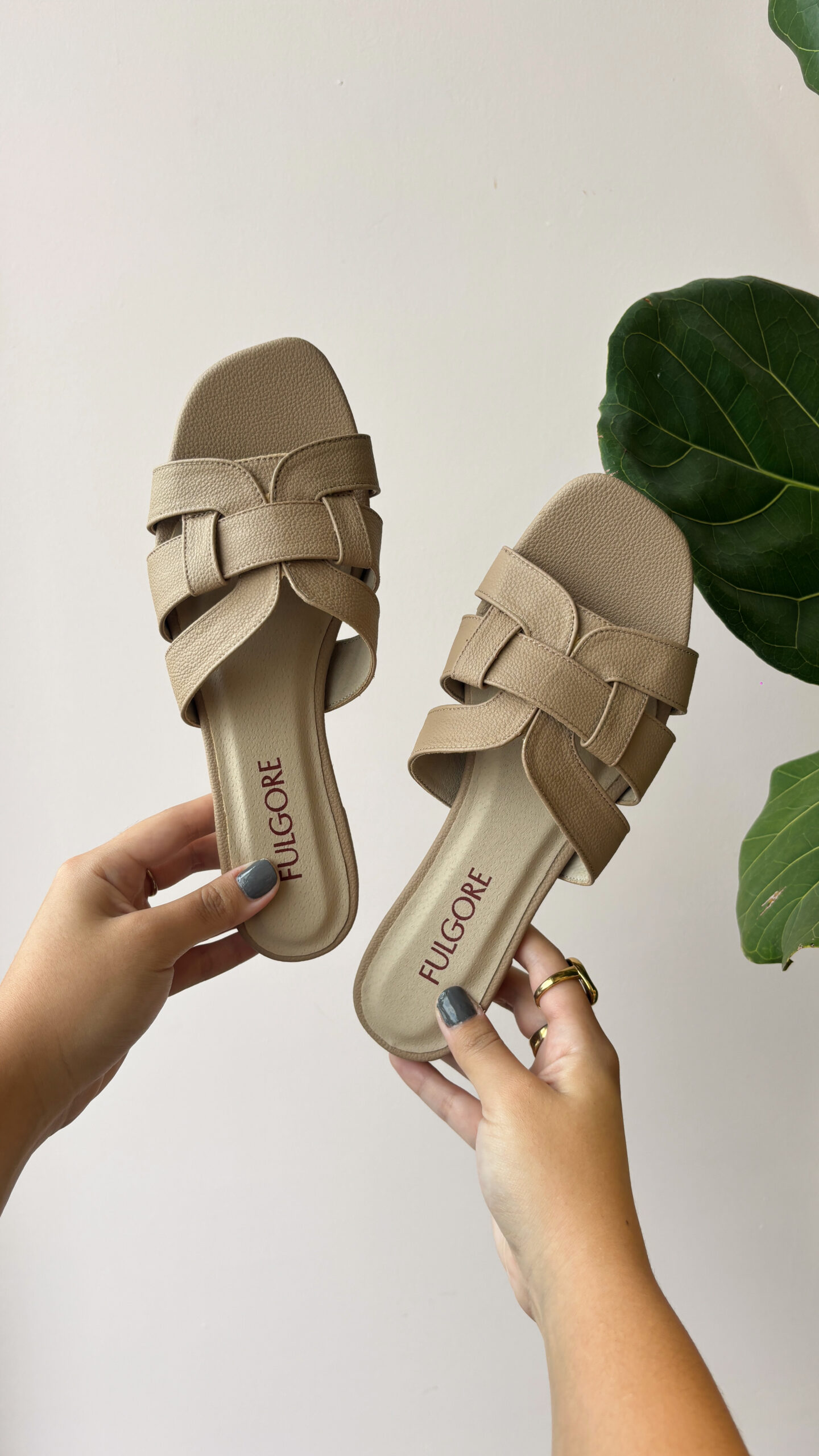 Zapatos modelo sandalias camel de tiras cruzadas con taquito de 1.5cm