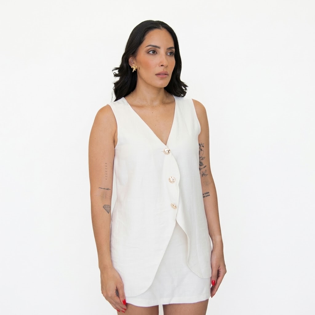Falda short color beige sin bolsillos con elástico en la parte de atrás